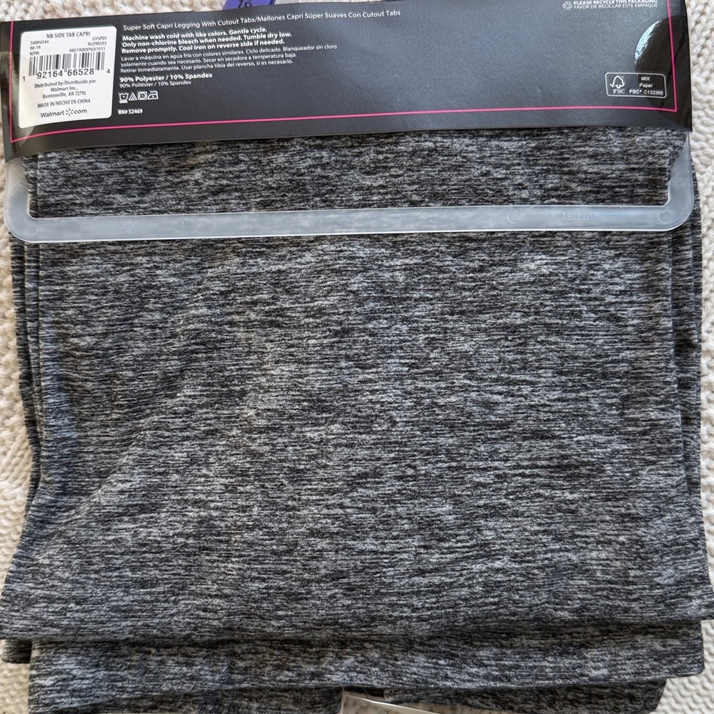 NWT No Boundaries Heather Gray Capri Leggings. Size XXL - Picture 2 of 3